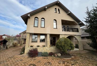 Casa impresionanta , 250 mp , cu gradina generoasa 1000 mp , Scheia - 2