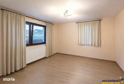 Casă cu 4 camere în Central - 2