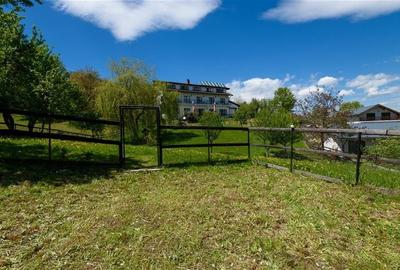 Pensiune:3 km de Castelul Bran,2.900mp teren,piscina,ciubar,teren sport,aviz ISU - 46