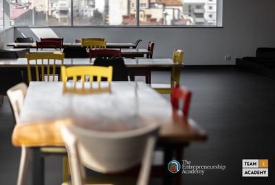 Birou, de 310 mp, în P-ța Universității