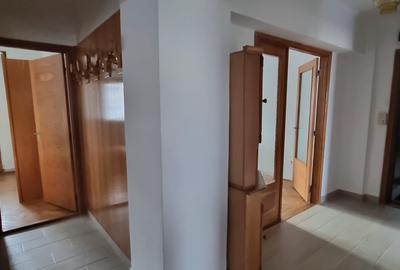 Apartament cu 3 camere decomandat, mobilat în Ultracentral