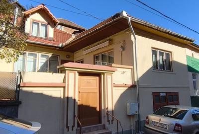 Casă individuala cu 4 camere și garaj în centrul istoric Casă individuala cu 4 camere și garaj în centrul istoric - 1