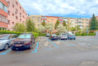 Apartament cu 3 camere decomandat, mobilat în Tractorul - 16