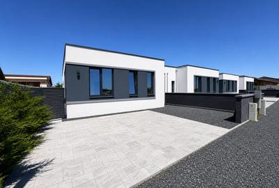 Duplex cu 4 camere cu Canalizare în Moșnița Nouă - 1