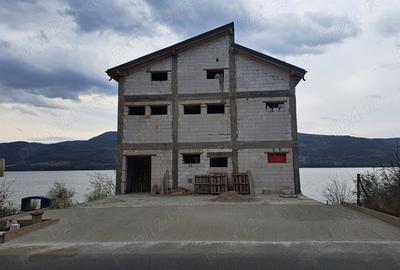 Casă cu 6 camere în Eșelnița - 4