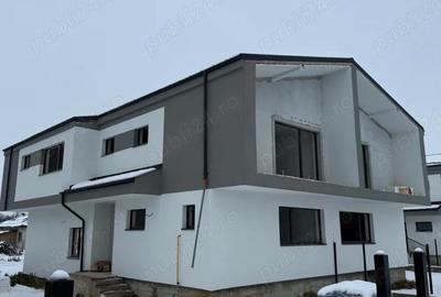 Casă cu Teren 450 Mp în Central - 1