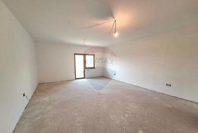 Casa / Vila la gri aproape gata sa devina acasa ! - 15