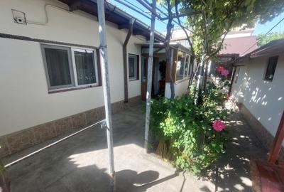 Casă la preț de apartament – 3 camere + centrală proprie + curte!