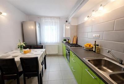 Apartament cu 3 camere decomandat, mobilat în Tractorul - 3