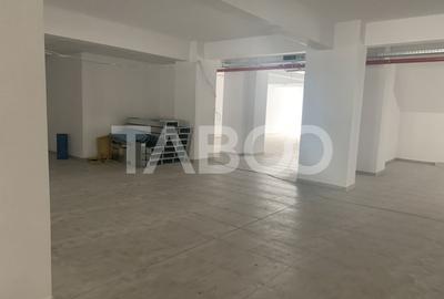 Spațiu comercial, de 600 mp, în Central - 8