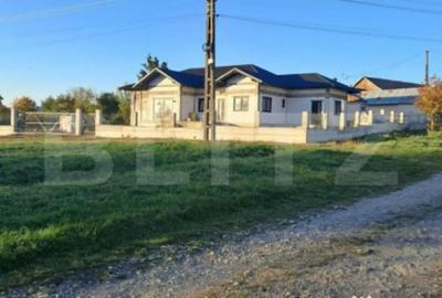 Casă cu 4 camere cu Teren 1300 Mp în Central
