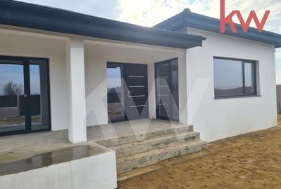 Casa parter, constructie solida, teren generos – Carcea, zona Metro - 1