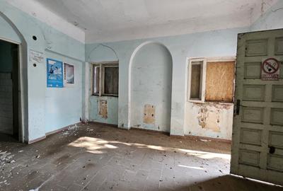 Casă cu 7 camere cu Teren 4098 Mp în Grădiștea - 6