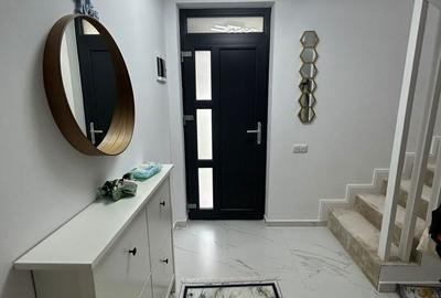 Casă cu 4 camere cu Teren 325 Mp în Podu Roș