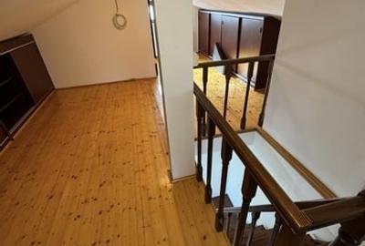 Casă cu 8 camere cu Teren 500 Mp în Central