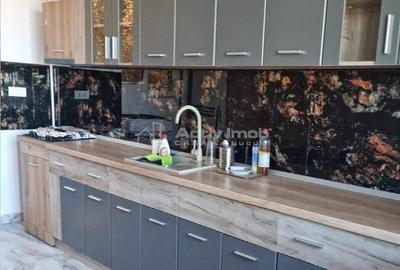 Casă cu 15 camere cu Teren 50 Mp în Carierei - 2