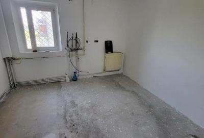 Apartament cu 3 camere decomandat în Trafic Greu