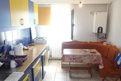 Apartament cu 2 camere decomandat în Micro 15