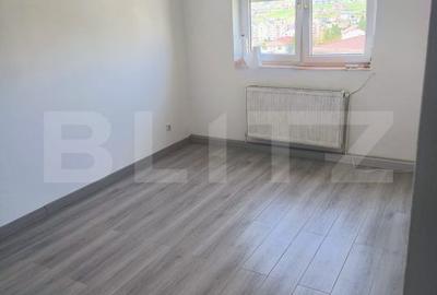 Casă cu 2 camere cu Teren 1000 Mp în Central