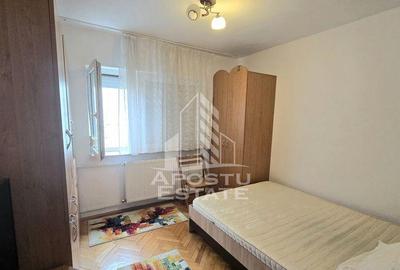 Apartament cu 2 camere, etaj intermediar, decomandat, zon...