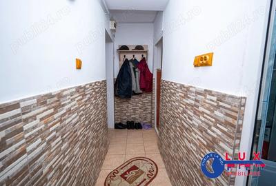 Apartament cu 3 camere semidecomandat în Neptun - 1