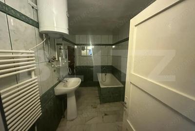 Casă cu 7 camere cu Teren 1171 Mp în Păulești