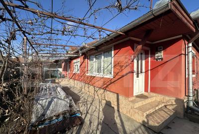 Casa pe un nivel, 3 camere, curte + anexe, ideala pentru p - 1