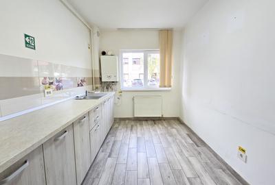 Spatiu De Birou Zona De Case Tractorul - 9