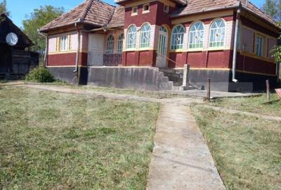 Casa rustica cu 3 camere, 79 mp, teren generos in Satul P - 1
