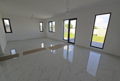 Casă cu 3 camere cu Teren 427 Mp în Berceni - 2