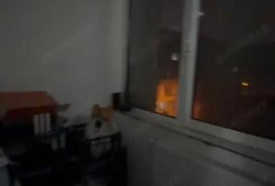 Apartament cu 3 camere semidecomandat în Micro 17