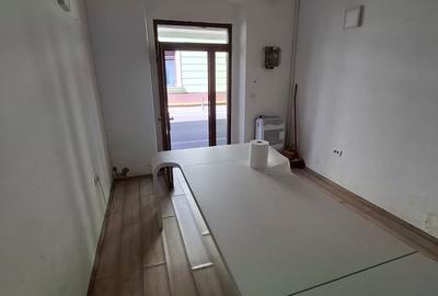 Spațiu comercial, de 25 mp, în Aurel Vlaicu - 3