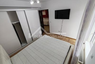 Apartament cu 3 camere, 2 dormitoare, 2 balcoane, parcare,Str.Florilor