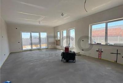 Casă cu 4 camere cu Teren 500 Mp în Sântandrei