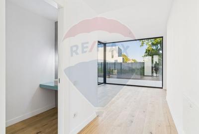 Vila luminoasa si moderna de vanzare in Amber Forest Tunari - 19