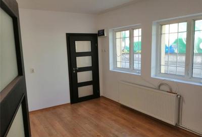 Casă cu 4 camere cu Teren 240 Mp în Democrației - 8