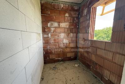 Duplex cu 4 camere cu Canalizare în Central - 16