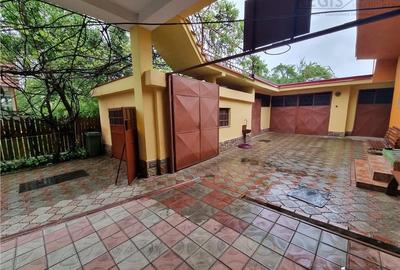 Apartament cu 3 camere, mobilat în Florilor - 9