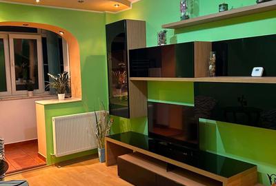 Apartament cu 3 camere semidecomandat în Central - 1