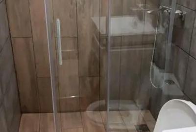 Garsonieră decomandată în Apărătorii Patriei