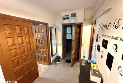 Apartament cu 3 camere decomandat în Calea București