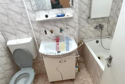 Apartament cu 3 camere decomandat în Călărași