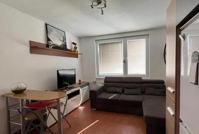 Garsonieră decomandată în Tractorul