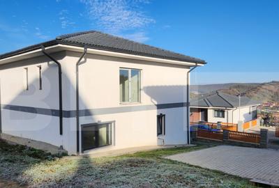 Vila superba cu o panorama deosebita asupra orasului situata - 25