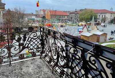 Apartament 3 camere cu vedere si balcon spre Piata Catedralei - 14