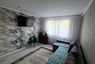 Apartament cu 3 camere semidecomandat în Tătărași