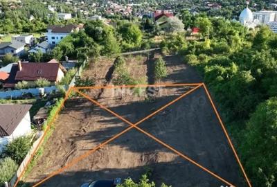 Teren de 1200 mp, în Bucium