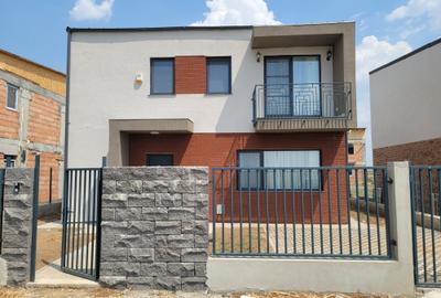 Casă individuală cu 4 camere în Exterior Nord