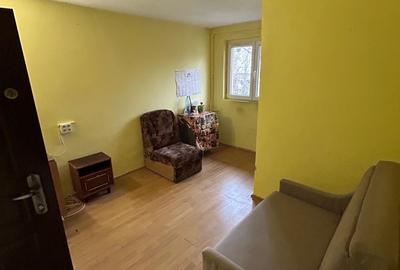 Garsonieră semidecomandată în Apărătorii Patriei