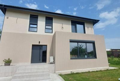 Casă individuală cu 5 camere în Frumușani